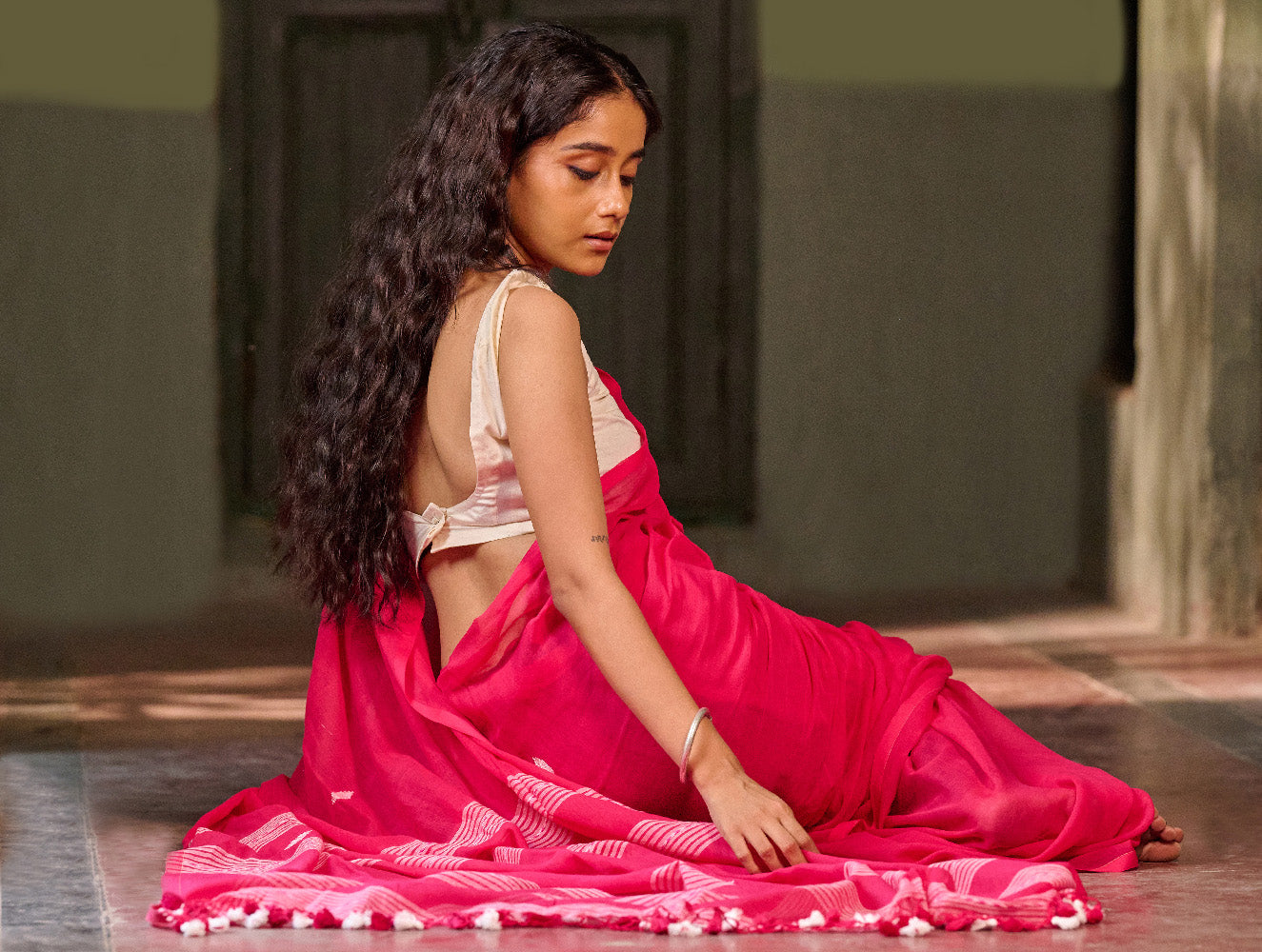 Bengal Vibes. Handwoven Jamdani Soft Mul Cotton Saree - Vibrant Blush