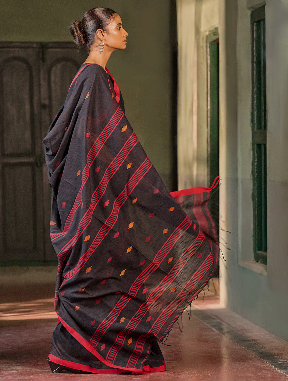 Bengal Vibes. Handwoven Jamdani Soft Mul Cotton Saree - Black and Red