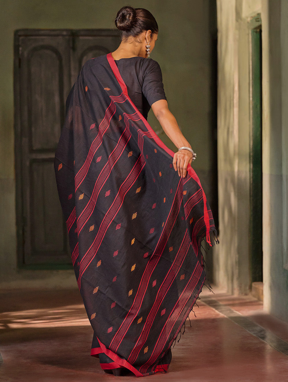 Bengal Vibes. Handwoven Jamdani Soft Mul Cotton Saree - Black and Red