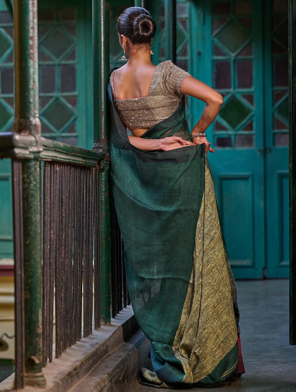 Bengal Vibes. Elegant Handwoven Patli  Linen Saree - Forest Reverie