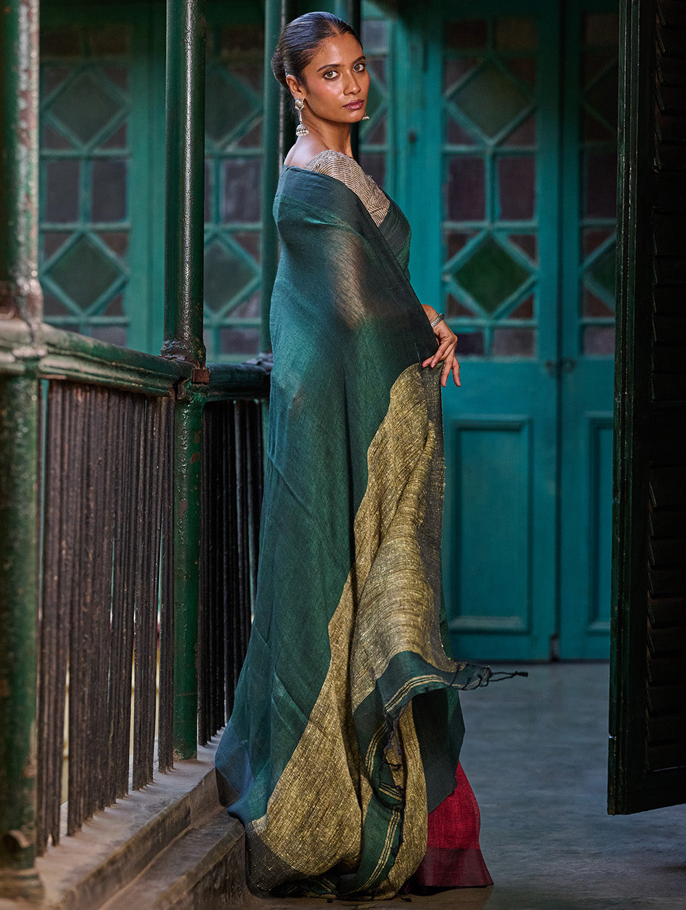 Bengal Vibes. Elegant Handwoven Patli  Linen Saree - Forest Reverie