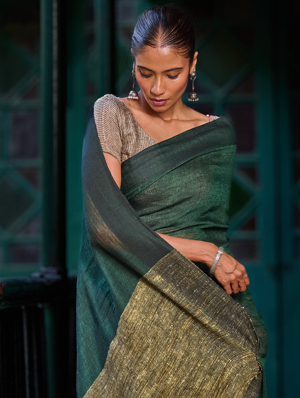 Bengal Vibes. Elegant Handwoven Patli  Linen Saree - Forest Reverie
