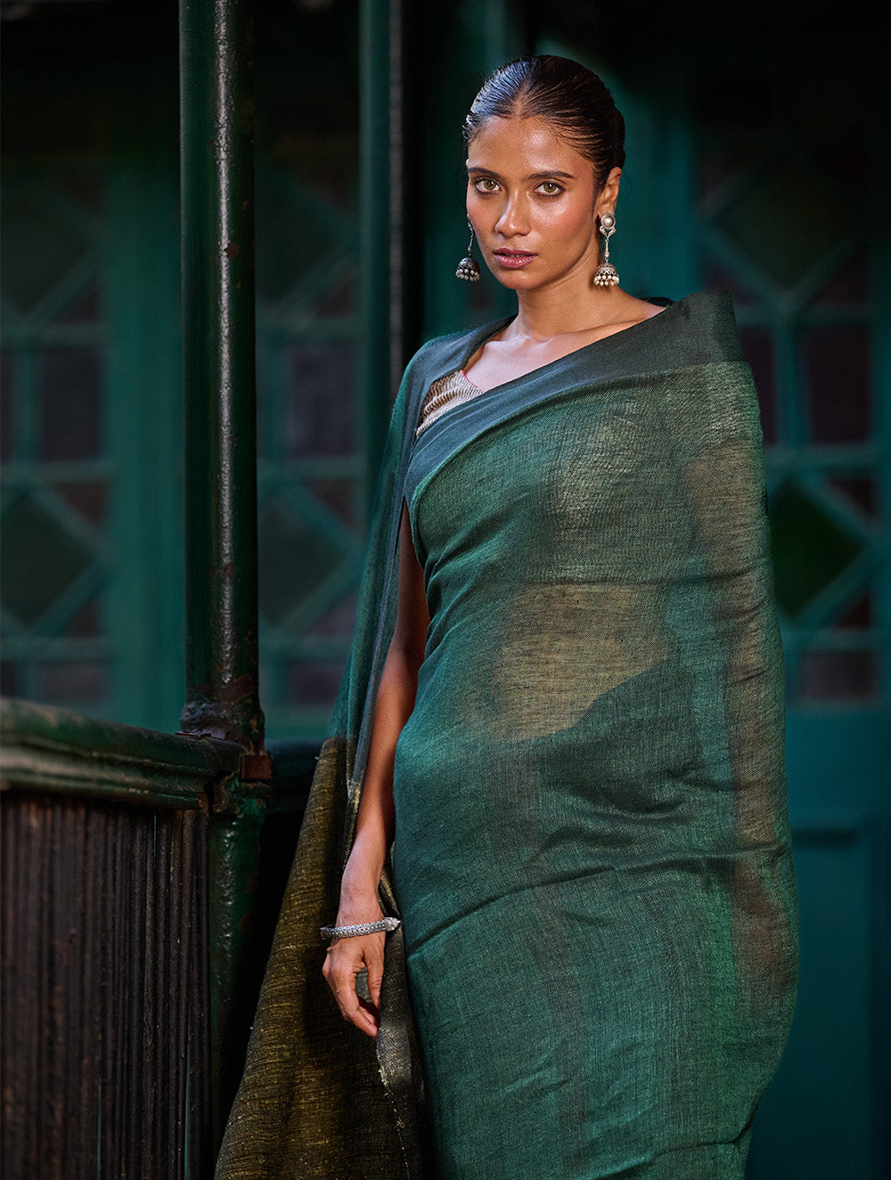 Bengal Vibes. Elegant Handwoven Patli  Linen Saree - Forest Reverie