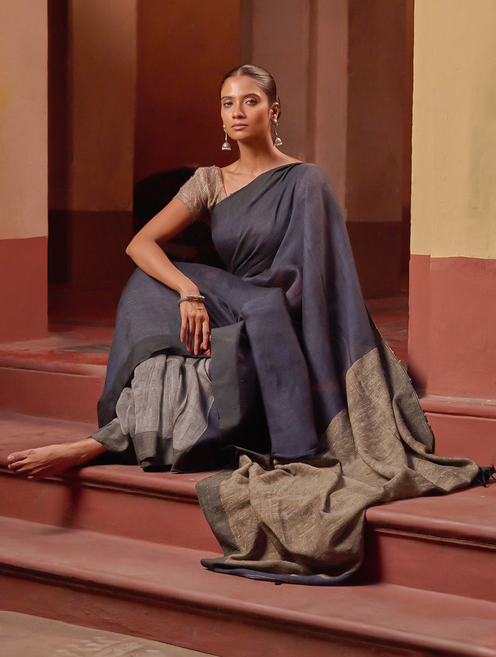 Bengal Vibes. Elegant Handwoven Patli  Linen Saree - Midnight Ash