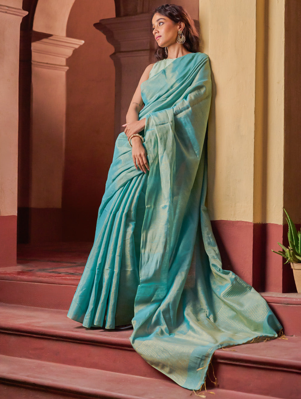 Bengal Elegance. Handwoven Tissue & Linen Saree - Turquoise Soft Gold