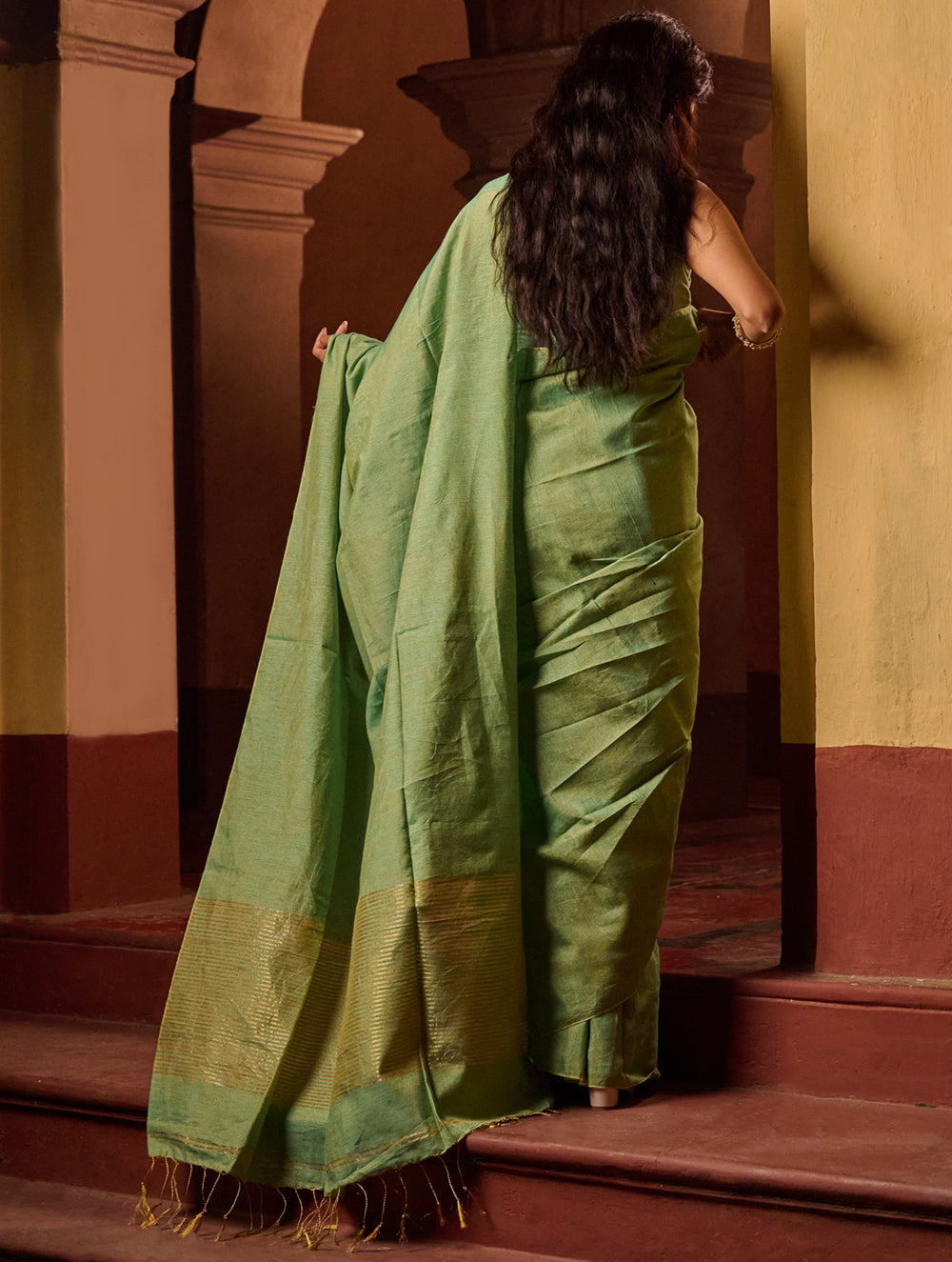 Bengal Elegance. Handwoven Tissue & Linen Saree - Sage Reverie
