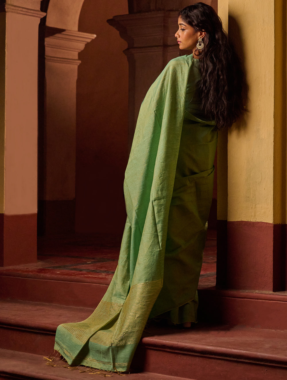 Bengal Elegance. Handwoven Tissue & Linen Saree - Sage Reverie
