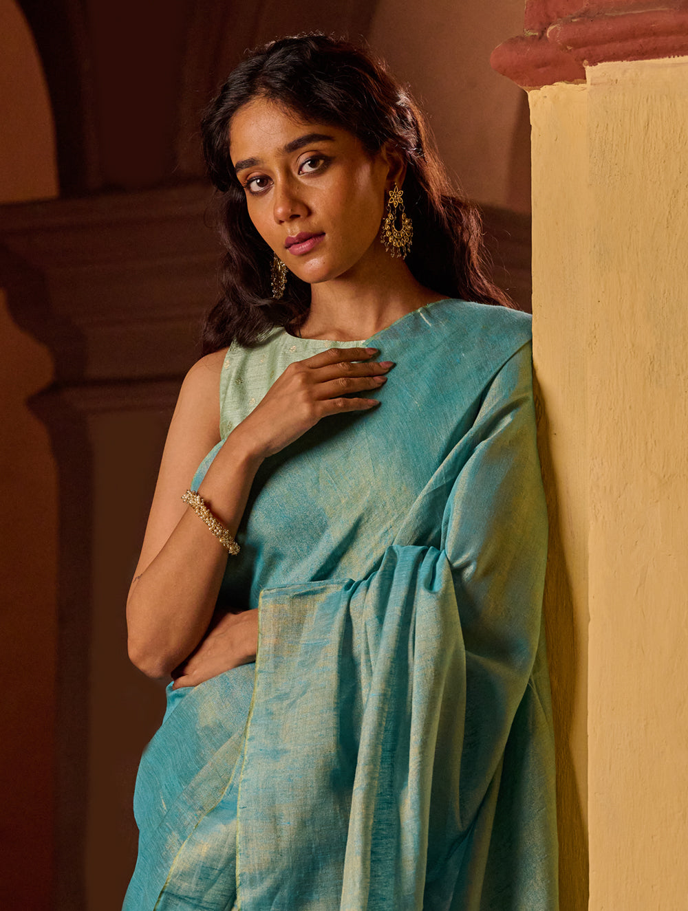 Bengal Elegance. Handwoven Tissue & Linen Saree - Mist Blue