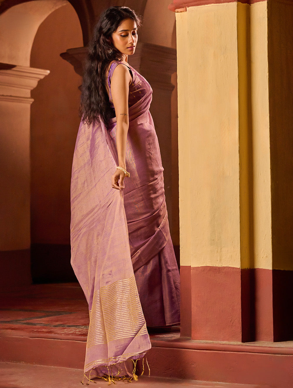 Bengal Elegance. Handwoven Tissue & Linen Saree - Dusky Mauve