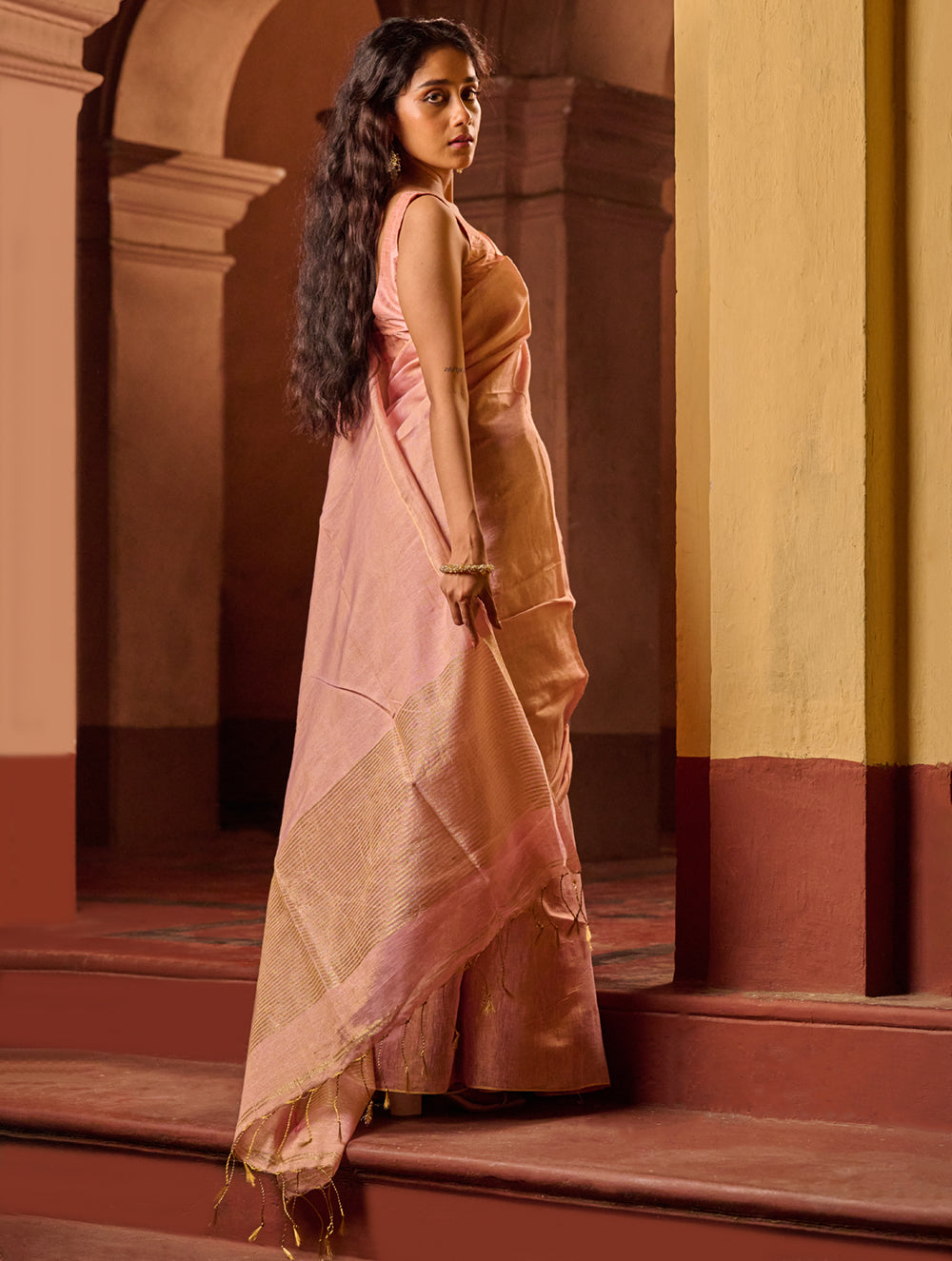 Bengal Elegance. Handwoven Tissue & Linen Saree - Soft Blush