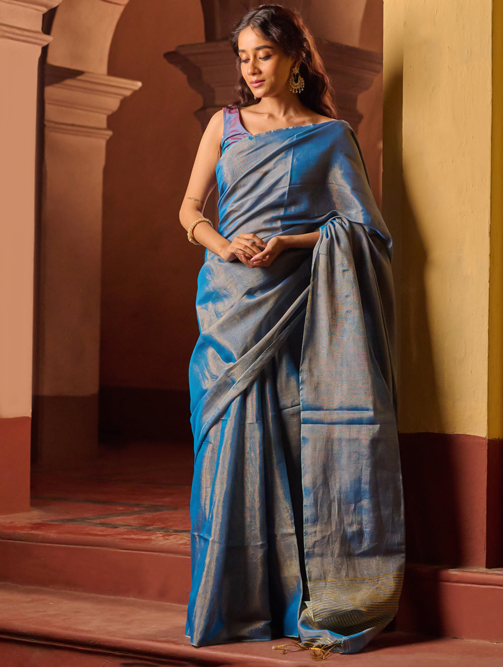 Bengal Elegance. Handwoven Tissue & Linen Saree - Blue Love