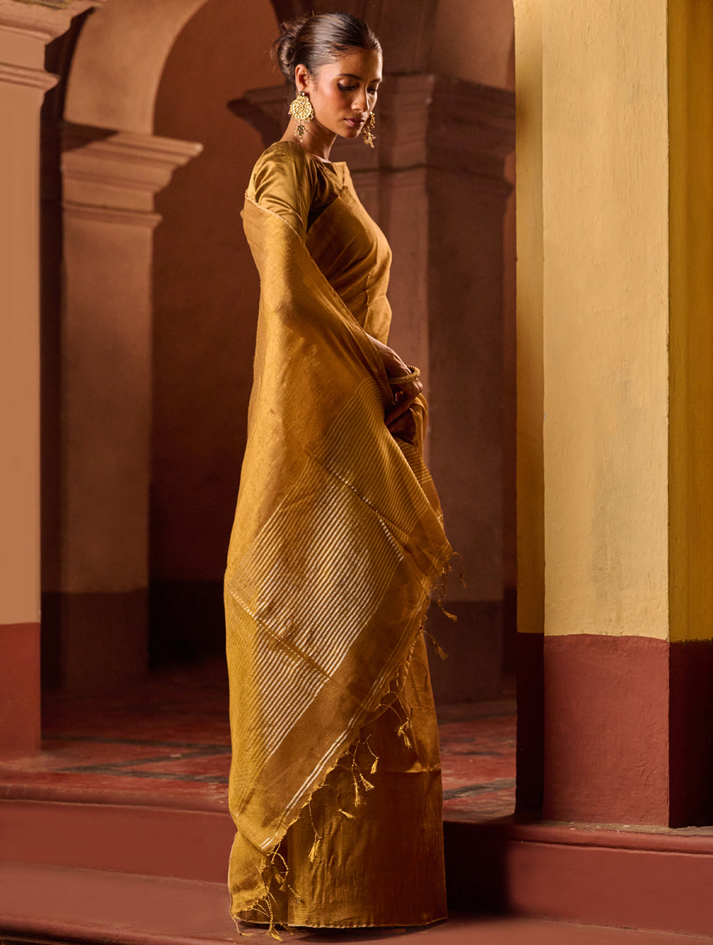 Bengal Elegance. Handwoven Tissue & Linen Saree - Ochre Gold