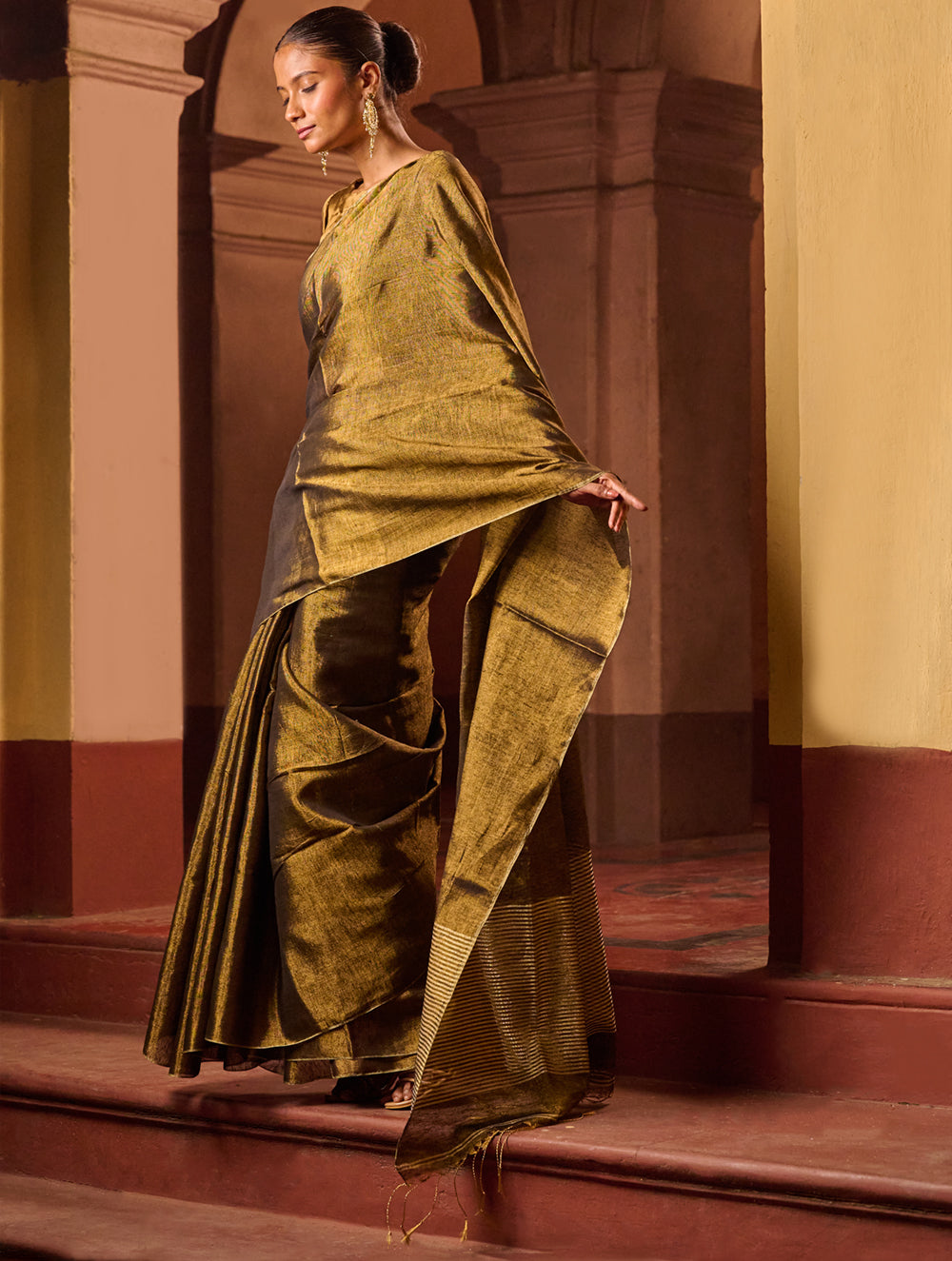 Bengal Elegance. Handwoven Tissue & Linen Saree - Dusky Bronze
