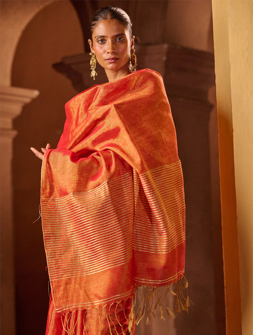 Bengal Elegance. Handwoven Tissue & Linen Saree - Golden Sunrise