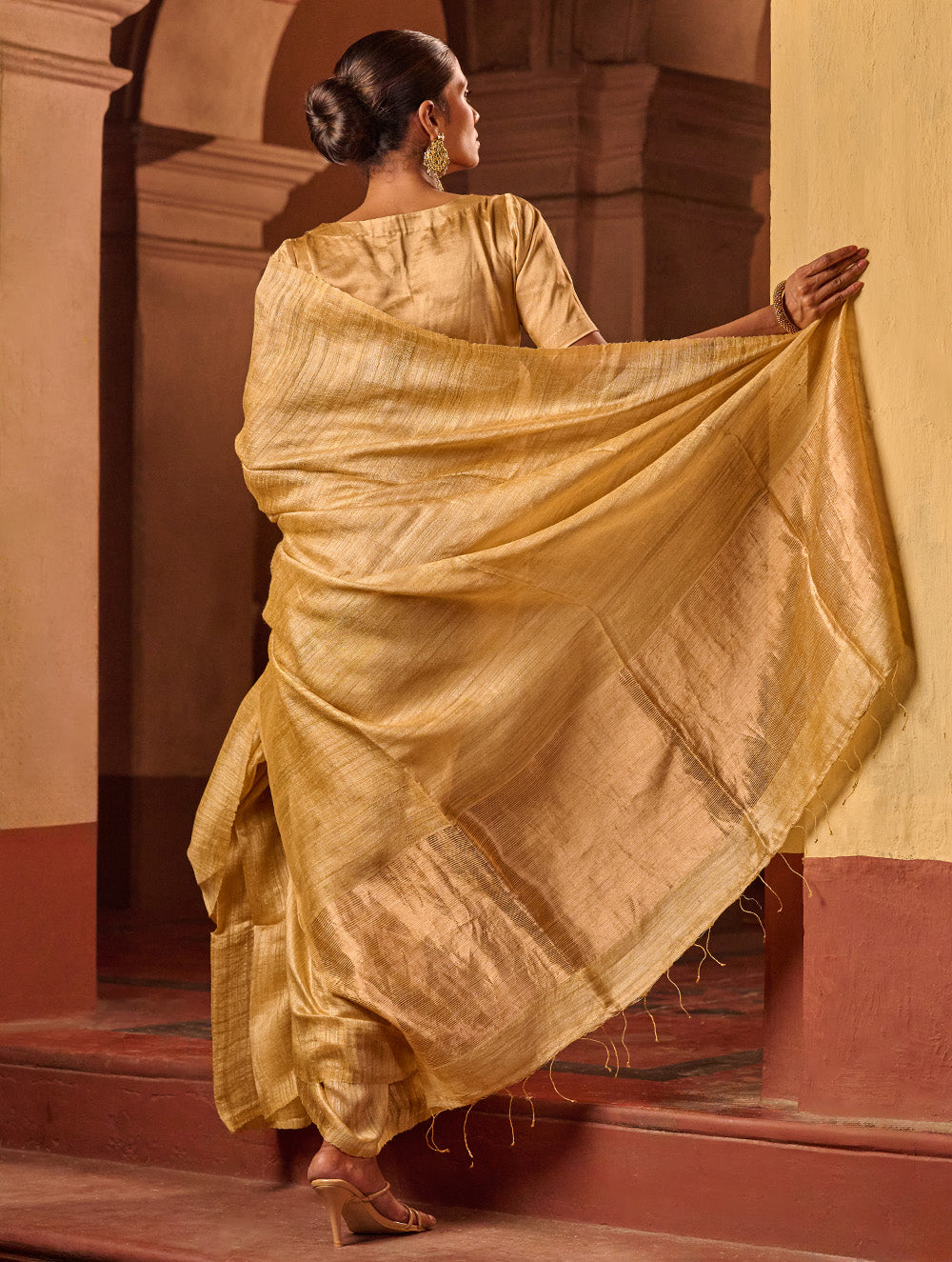 Bengal Elegance. Handwoven Soft Resham Matka Silk Saree - Sunlit Gold