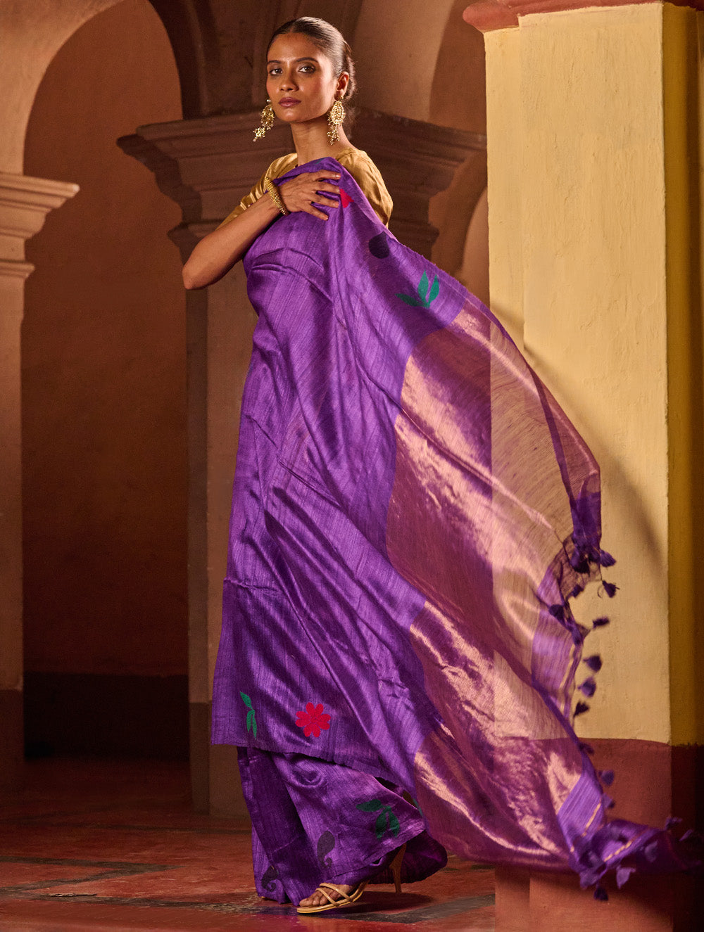 Bengal Elegance. Handwoven Soft Jamdani Resham Matka Silk Saree - Royal Iris