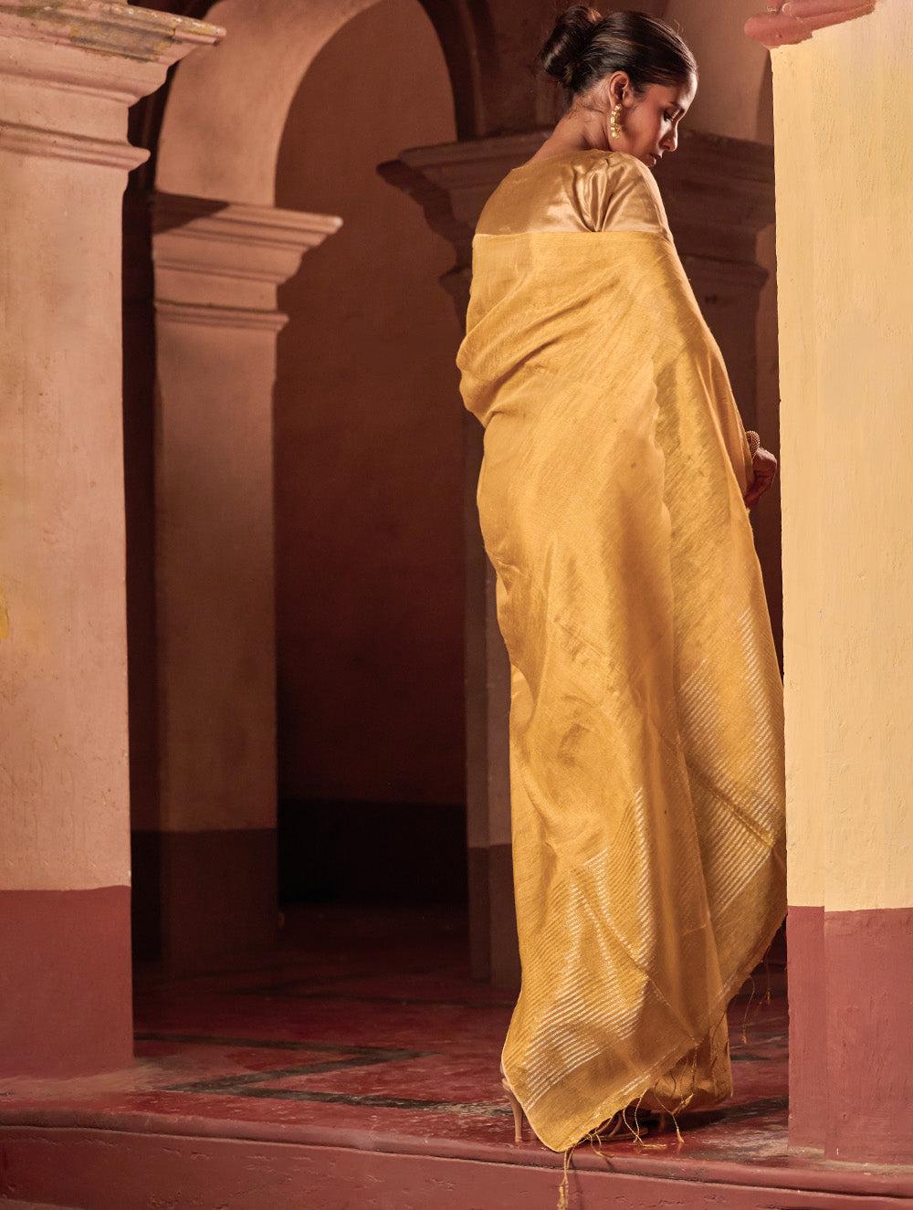 Bengal Elegance. Handwoven Tissue & Linen Saree - Golden Sand