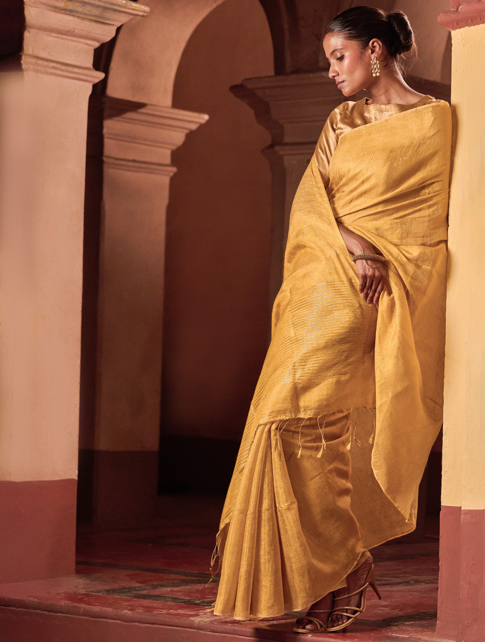 Bengal Elegance. Handwoven Tissue & Linen Saree - Golden Sand