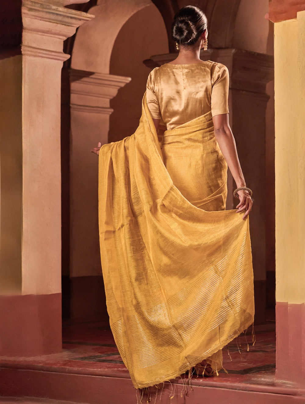 Bengal Elegance. Handwoven Tissue & Linen Saree - Golden Sand
