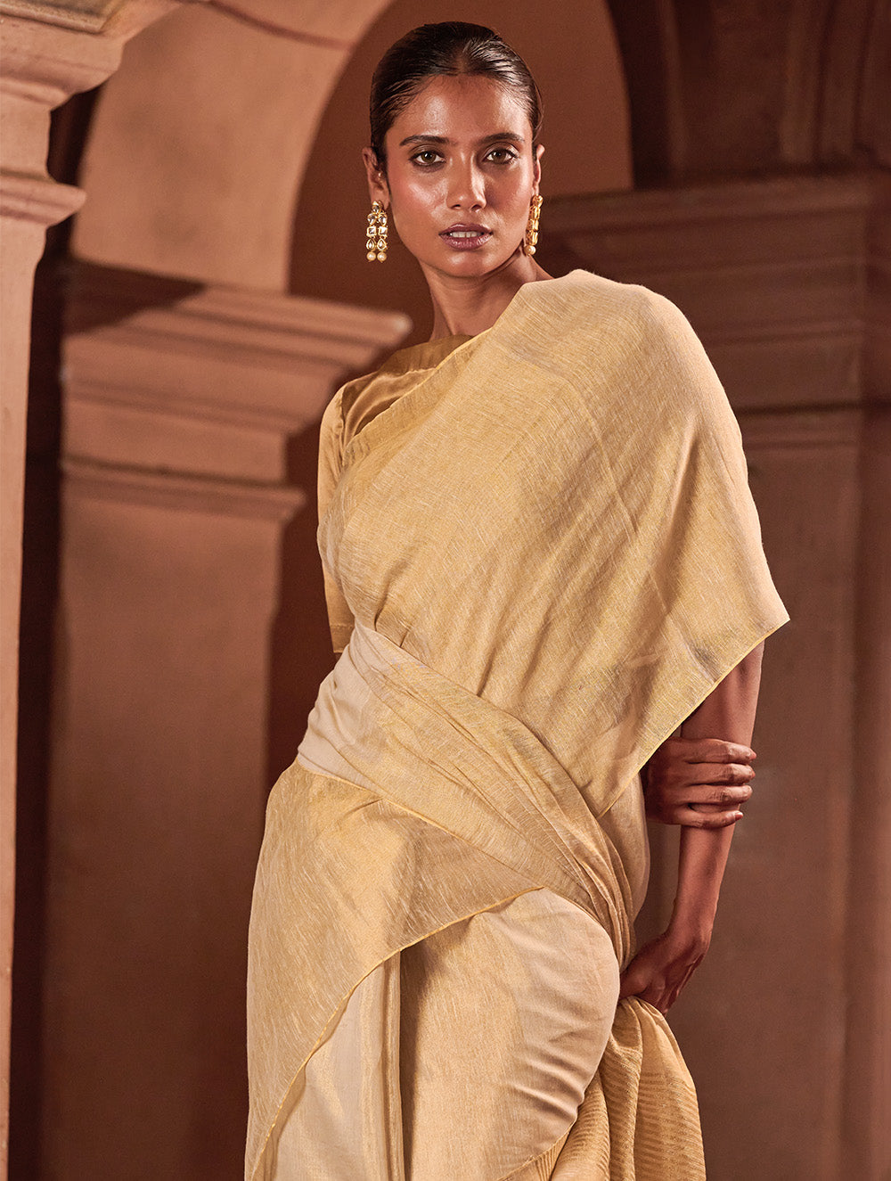 Bengal Elegance. Handwoven Tissue & Linen Saree - Soft Cream