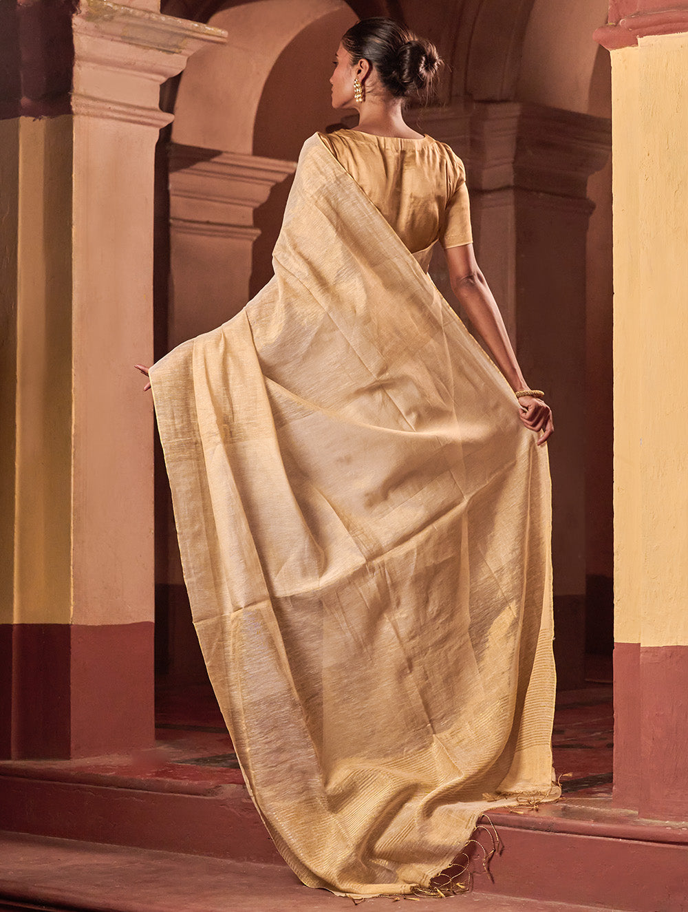 Bengal Elegance. Handwoven Tissue & Linen Saree - Soft Cream