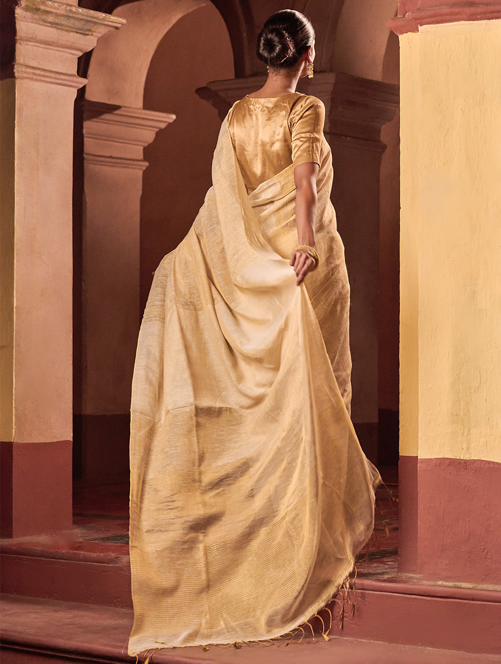 Bengal Elegance. Handwoven Tissue & Linen Saree - Soft Cream
