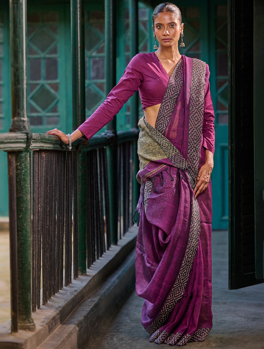 Bengal Vibes. Handwoven Linen & Kantha Border Saree - Mulberry Bush