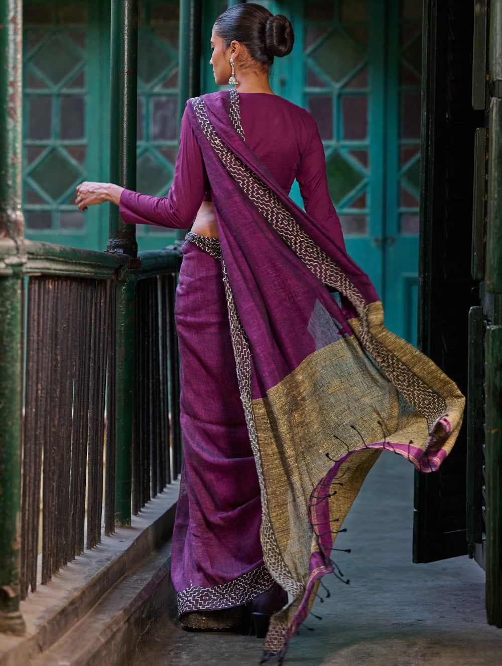 Bengal Vibes. Handwoven Linen & Kantha Border Saree - Mulberry Bush