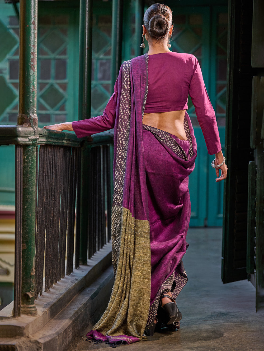 Bengal Vibes. Handwoven Linen & Kantha Border Saree - Mulberry Bush