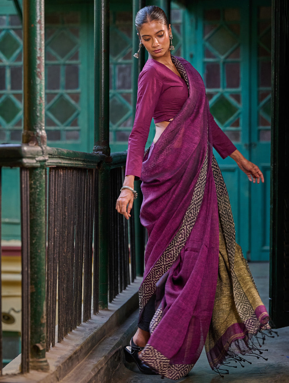 Bengal Vibes. Handwoven Linen & Kantha Border Saree - Mulberry Bush