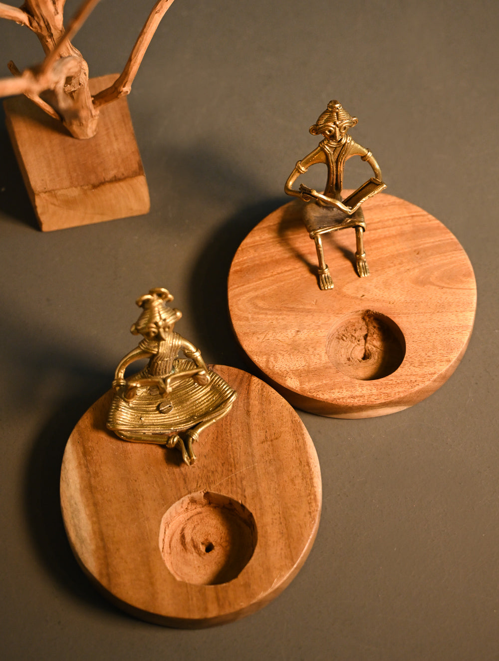 Dhokra Craft Tea Light Holders- The Readers (Set of 2)