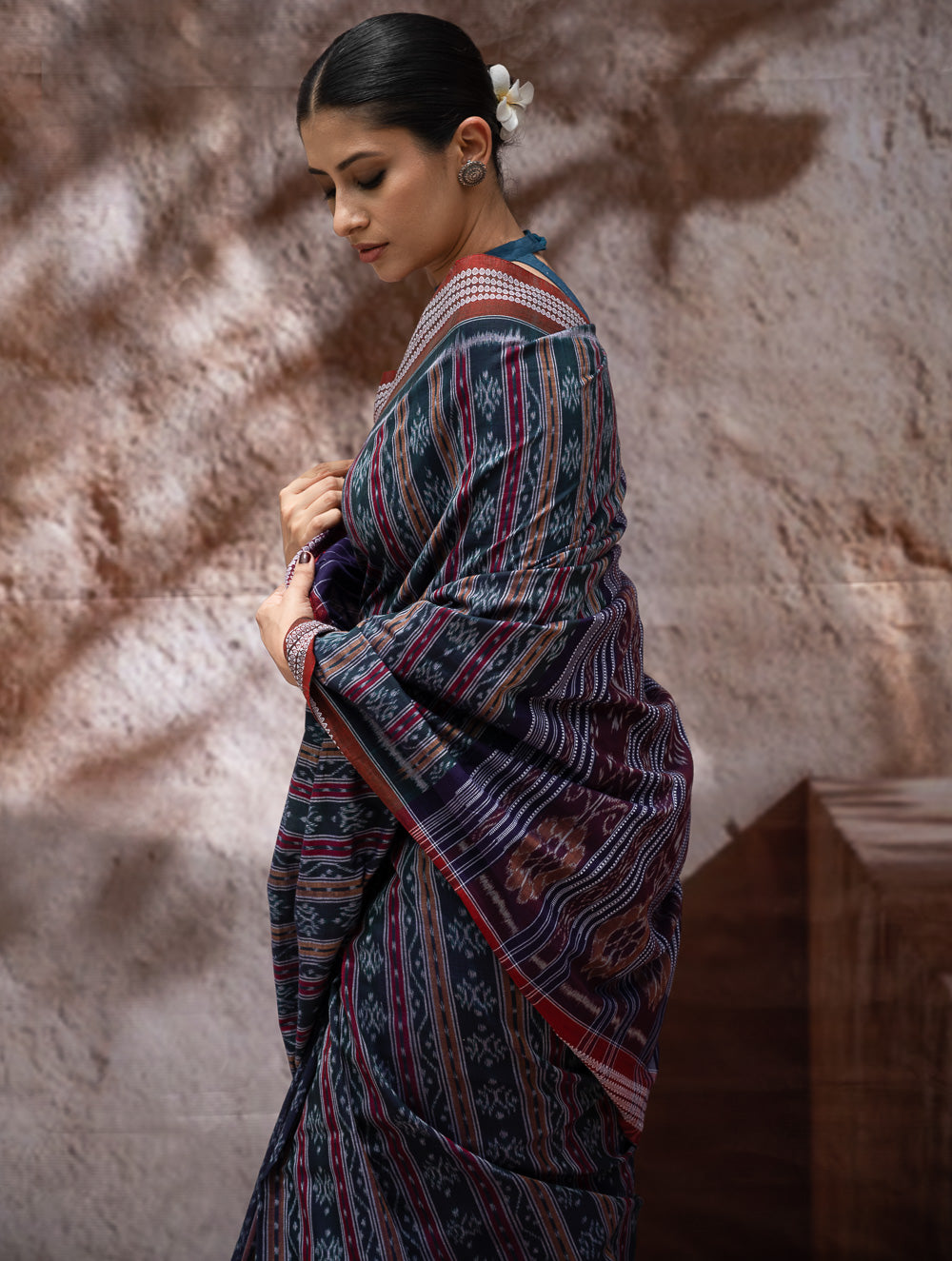 Load image into Gallery viewer, Sambalpuri Handwoven Ikat Soft Cotton Saree - Bandha Tara