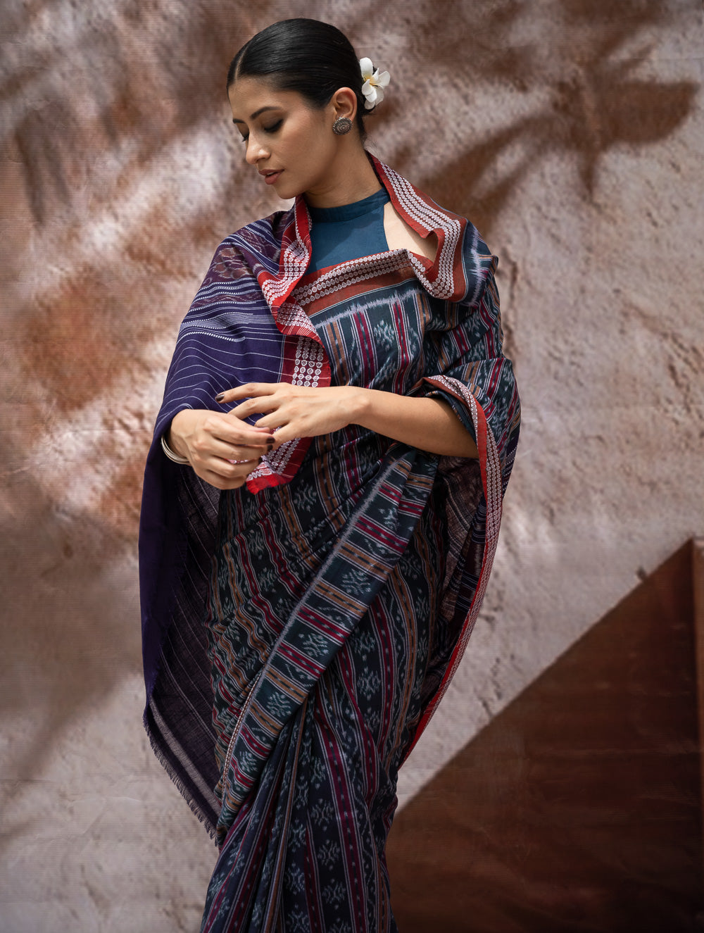Load image into Gallery viewer, Sambalpuri Handwoven Ikat Soft Cotton Saree - Bandha Tara