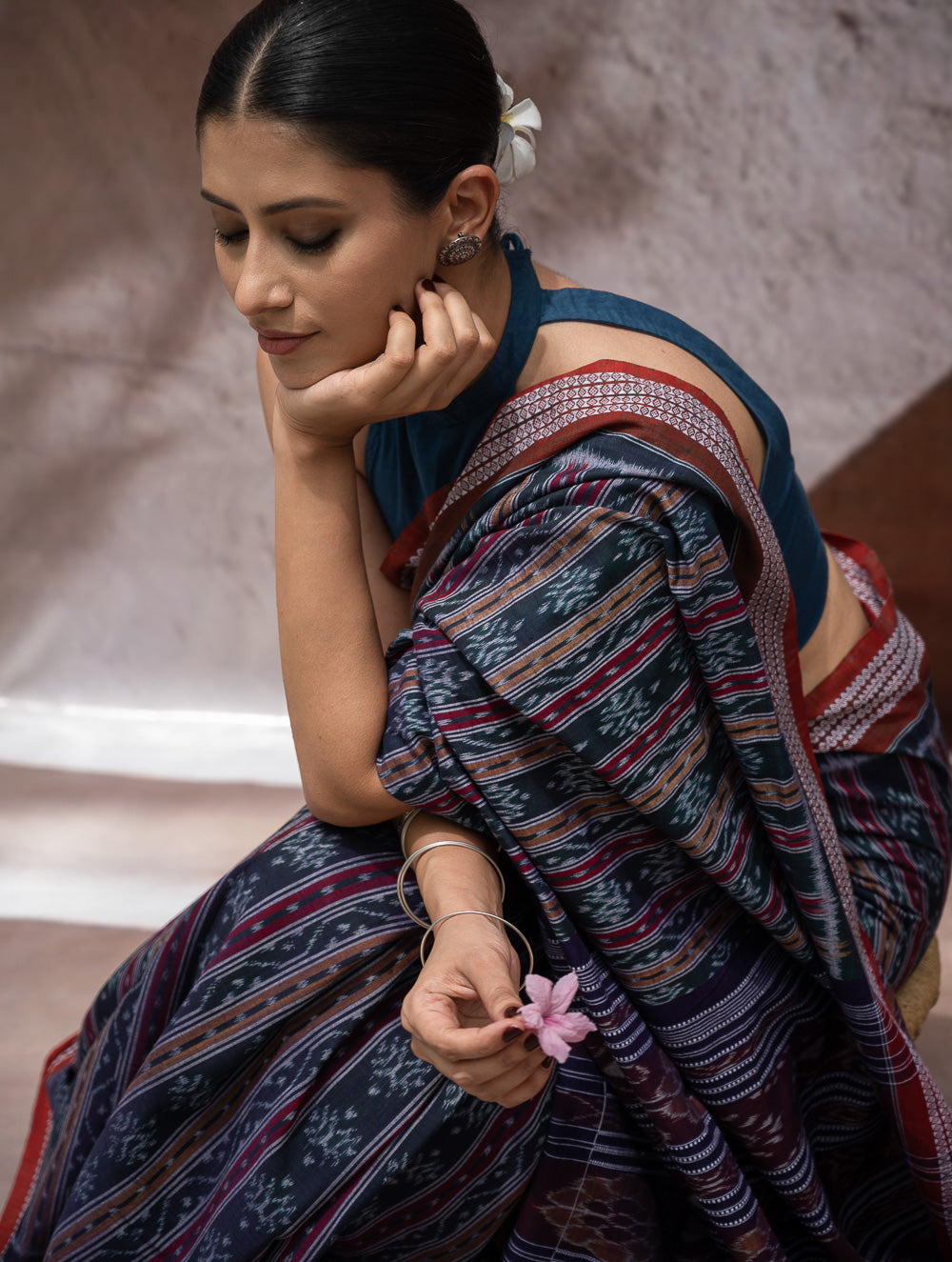 Load image into Gallery viewer, Sambalpuri Handwoven Ikat Soft Cotton Saree - Bandha Tara