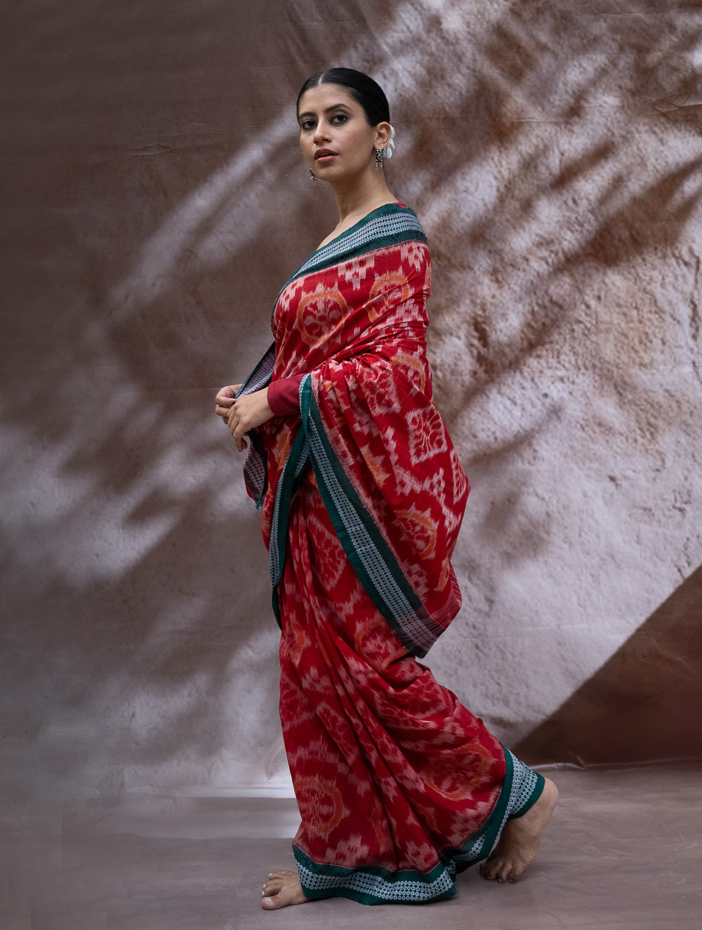 Load image into Gallery viewer, Sambalpuri Handwoven Ikat Soft Cotton Saree - Lal Chakra