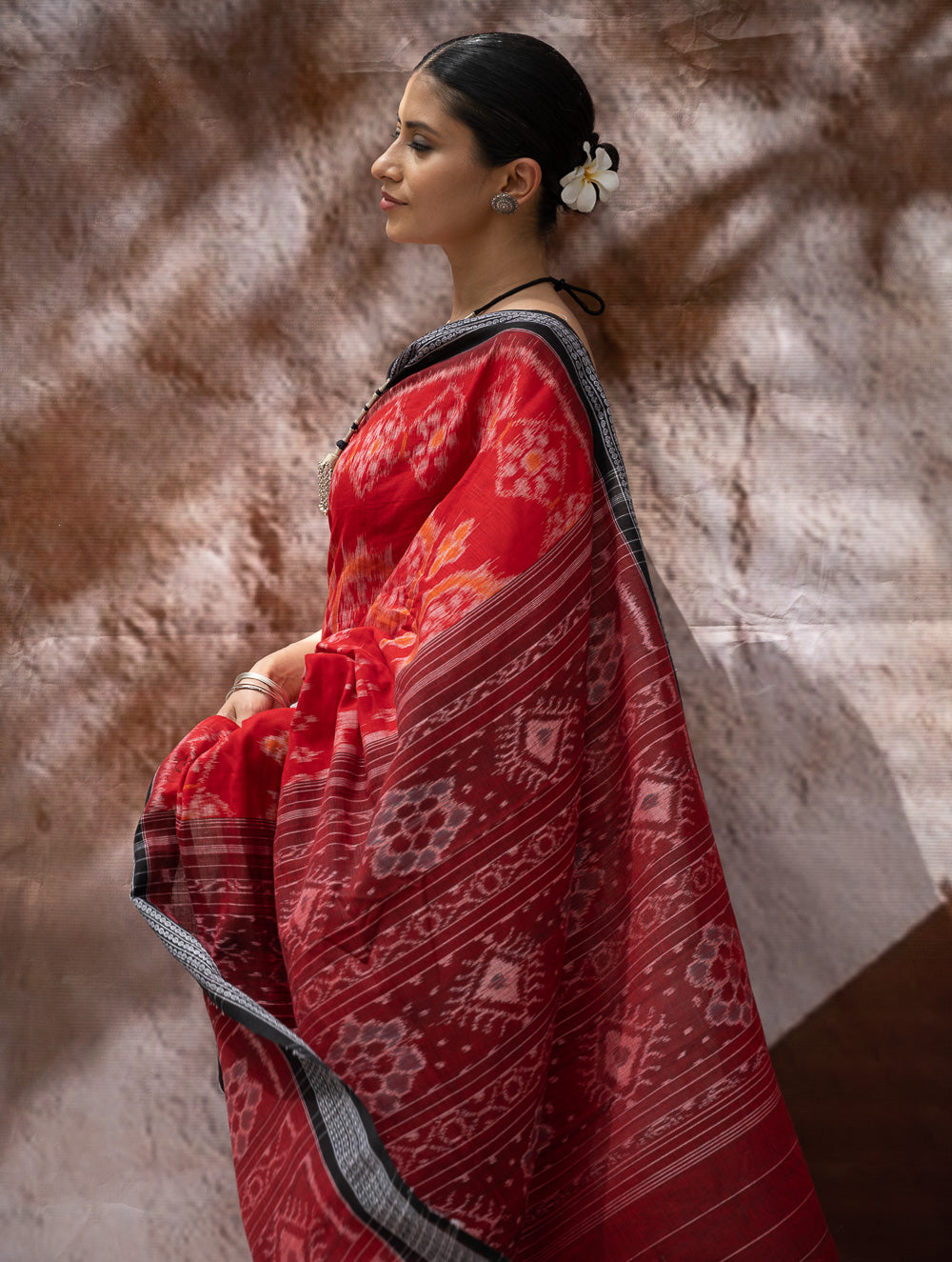 Load image into Gallery viewer, Sambalpuri Handwoven Ikat Soft Cotton Saree - Lalima