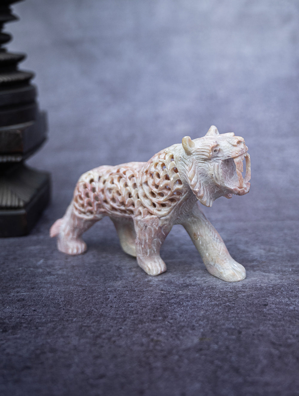 Load image into Gallery viewer, Soapstone Filigree Leopard Curio