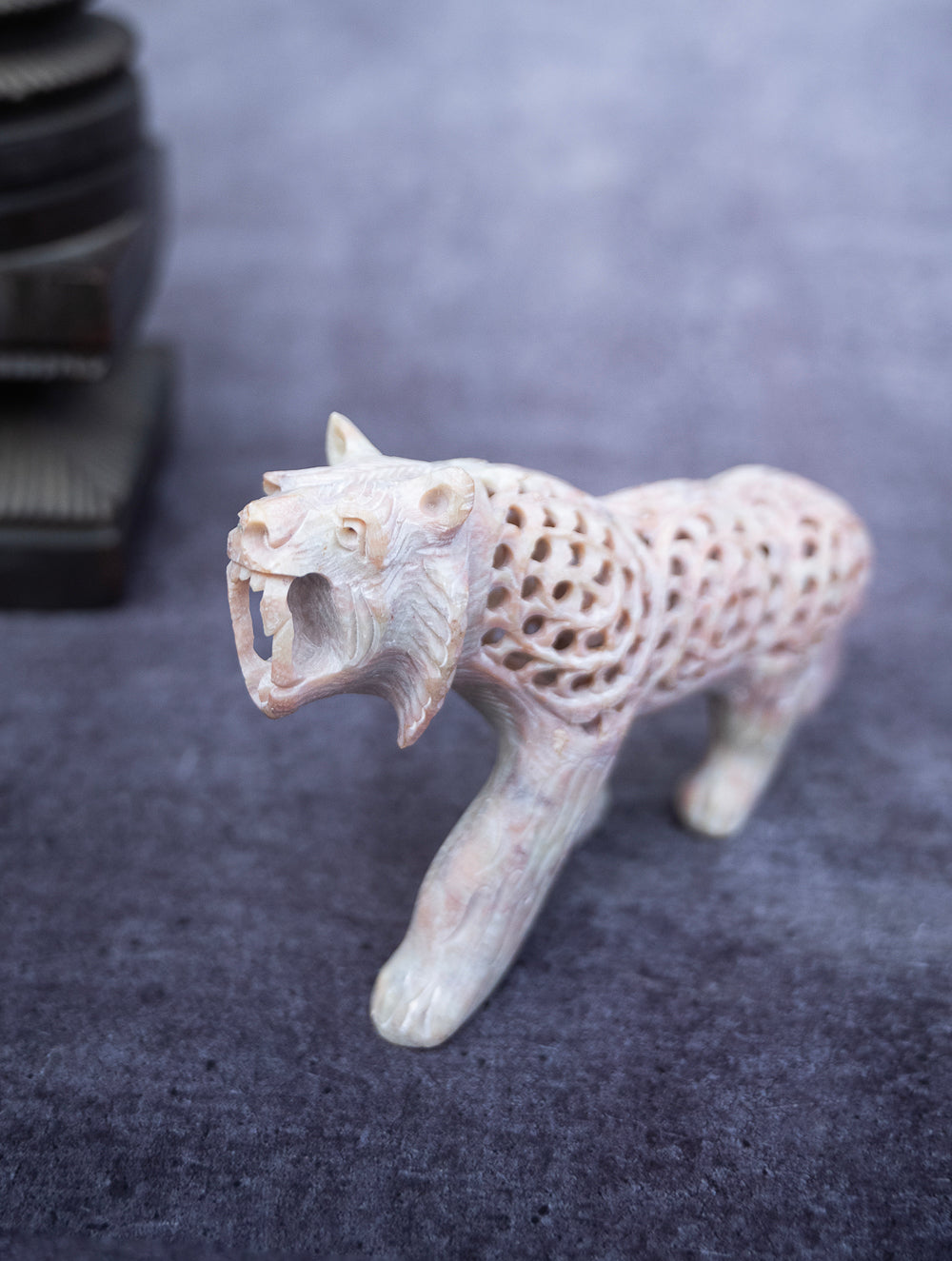 Load image into Gallery viewer, Soapstone Filigree Leopard Curio