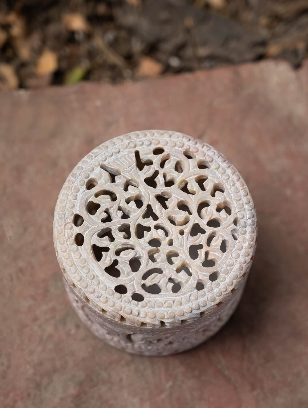 Soapstone Filigree Phooldaan Round Box