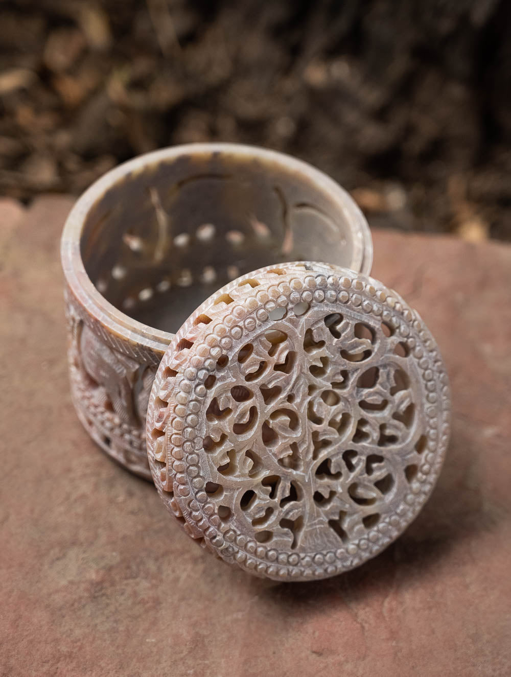 Soapstone Filigree Phooldaan Round Box