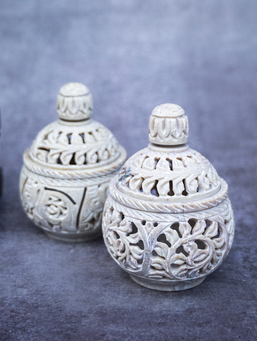 Load image into Gallery viewer, Soapstone Filigree Round Tea Light Holder