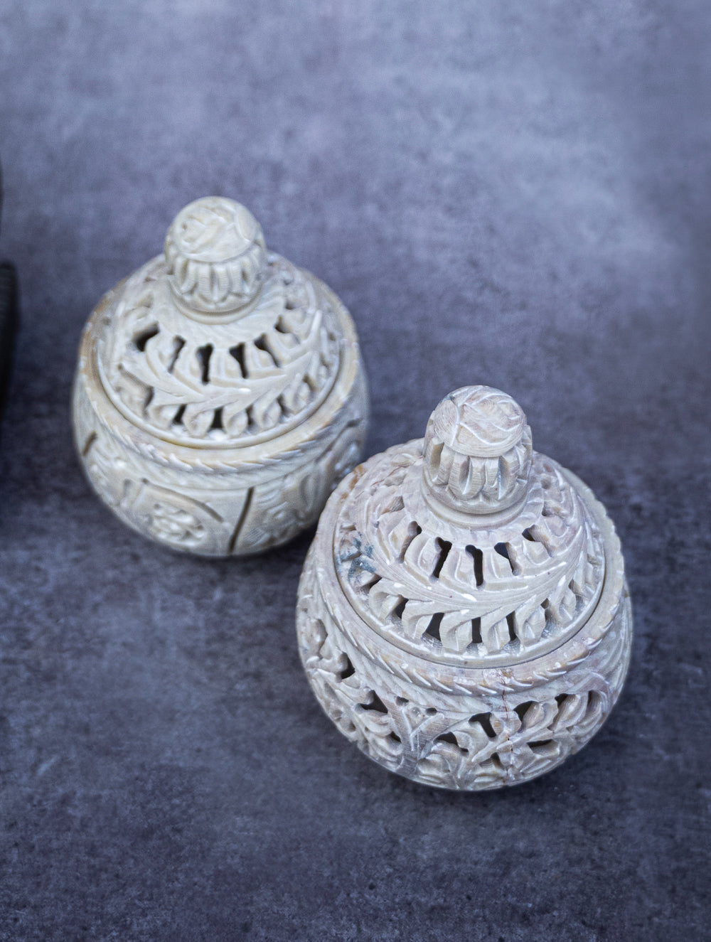 Load image into Gallery viewer, Soapstone Filigree Round Tea Light Holder