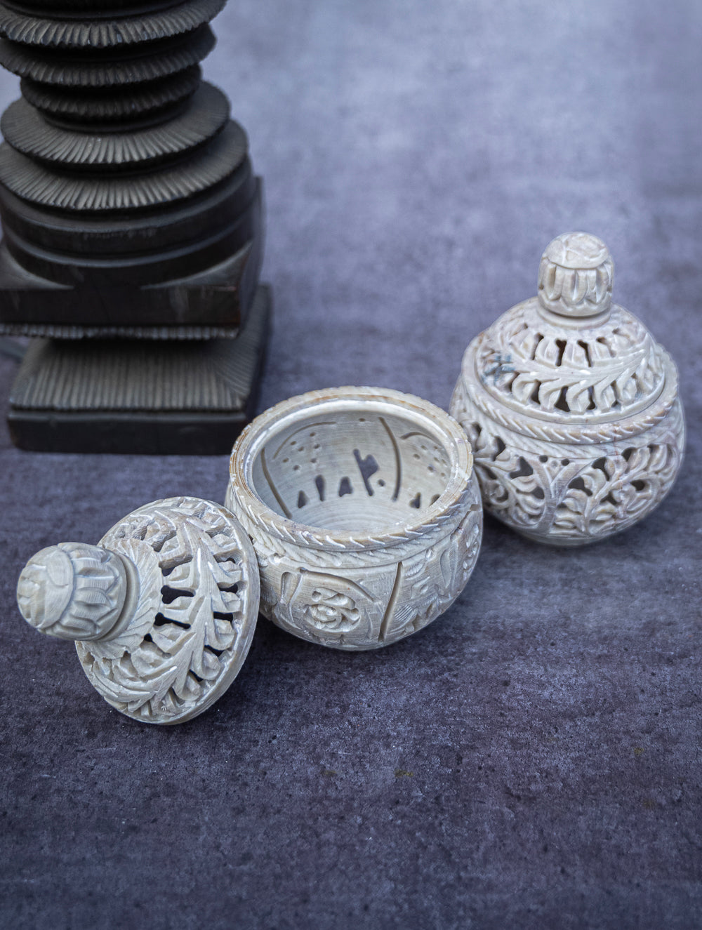 Load image into Gallery viewer, Soapstone Filigree Round Tea Light Holder