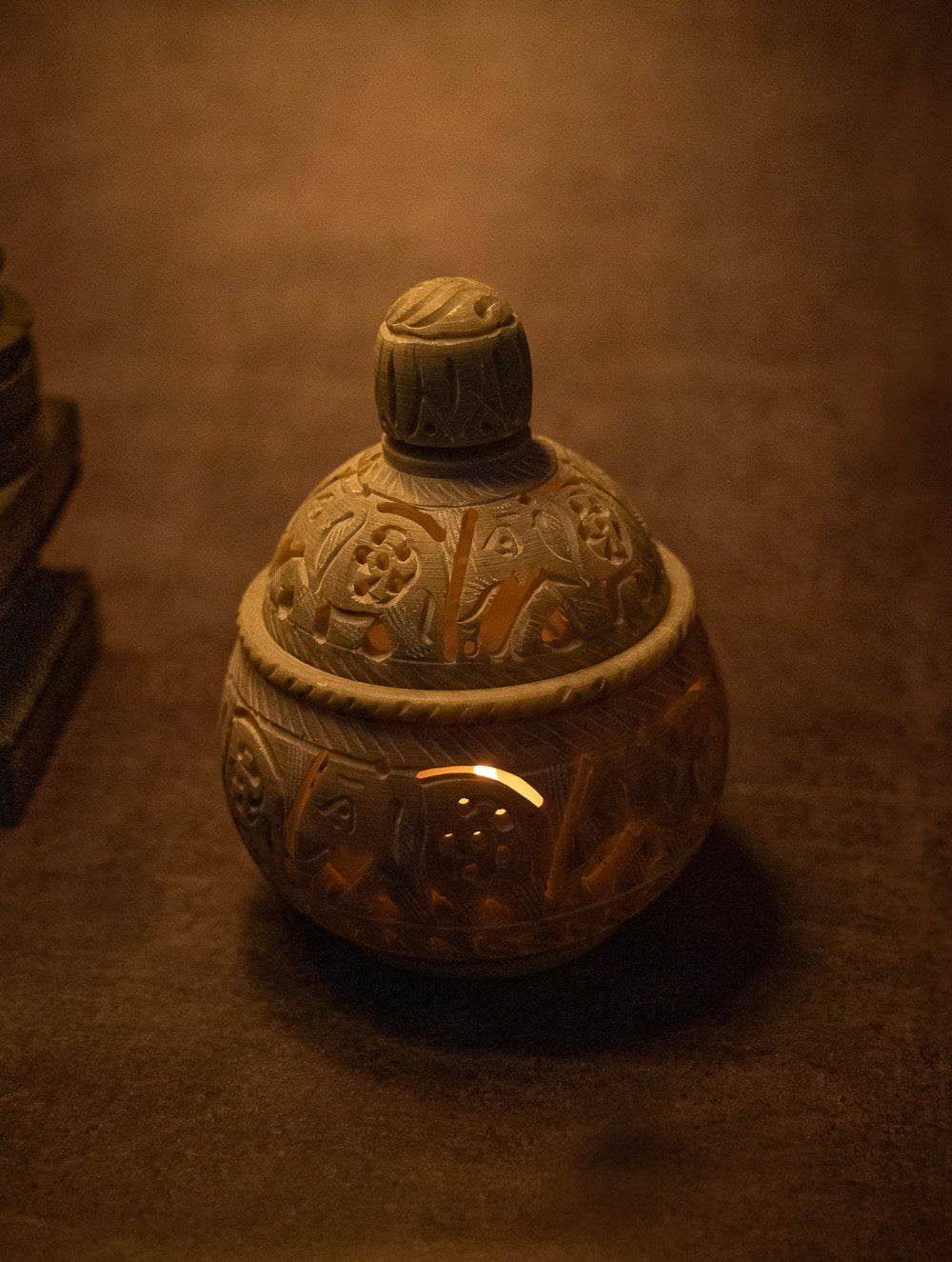 Load image into Gallery viewer, Soapstone Filigree Round Tea Light Holder