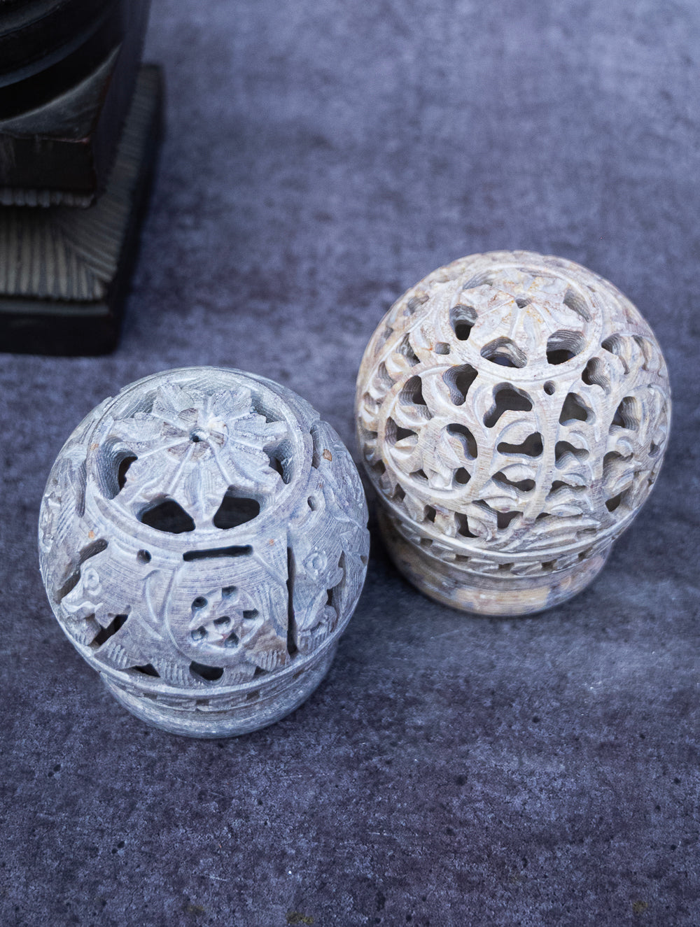 Load image into Gallery viewer, Soapstone Filigree Round Tea Light Holder