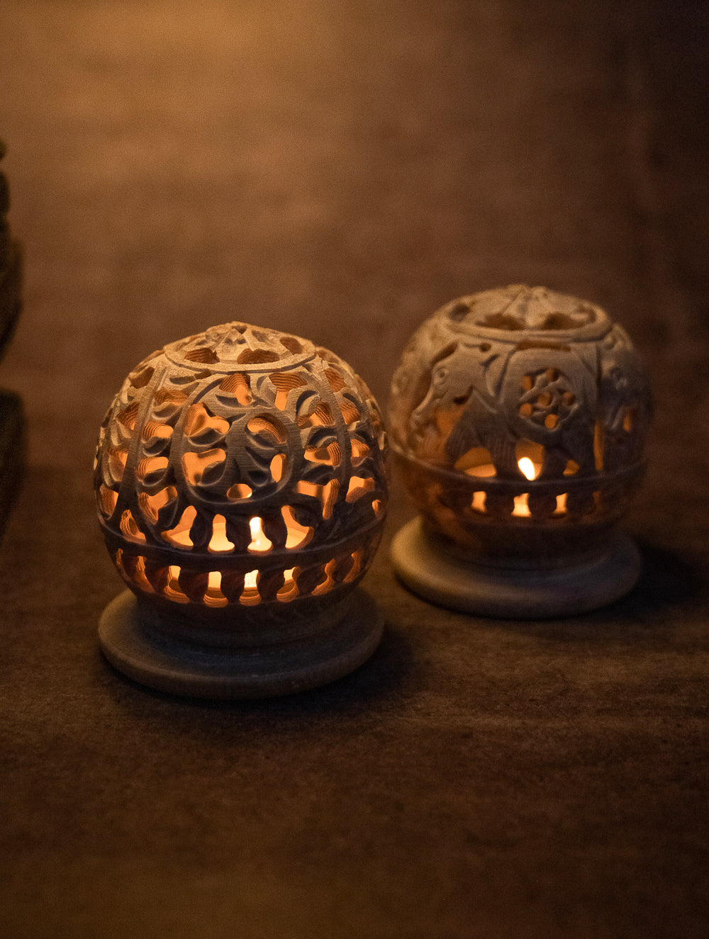 Load image into Gallery viewer, Soapstone Filigree Round Tea Light Holder