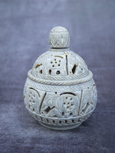 Load image into Gallery viewer, Soapstone Filigree Round Tea Light Holder