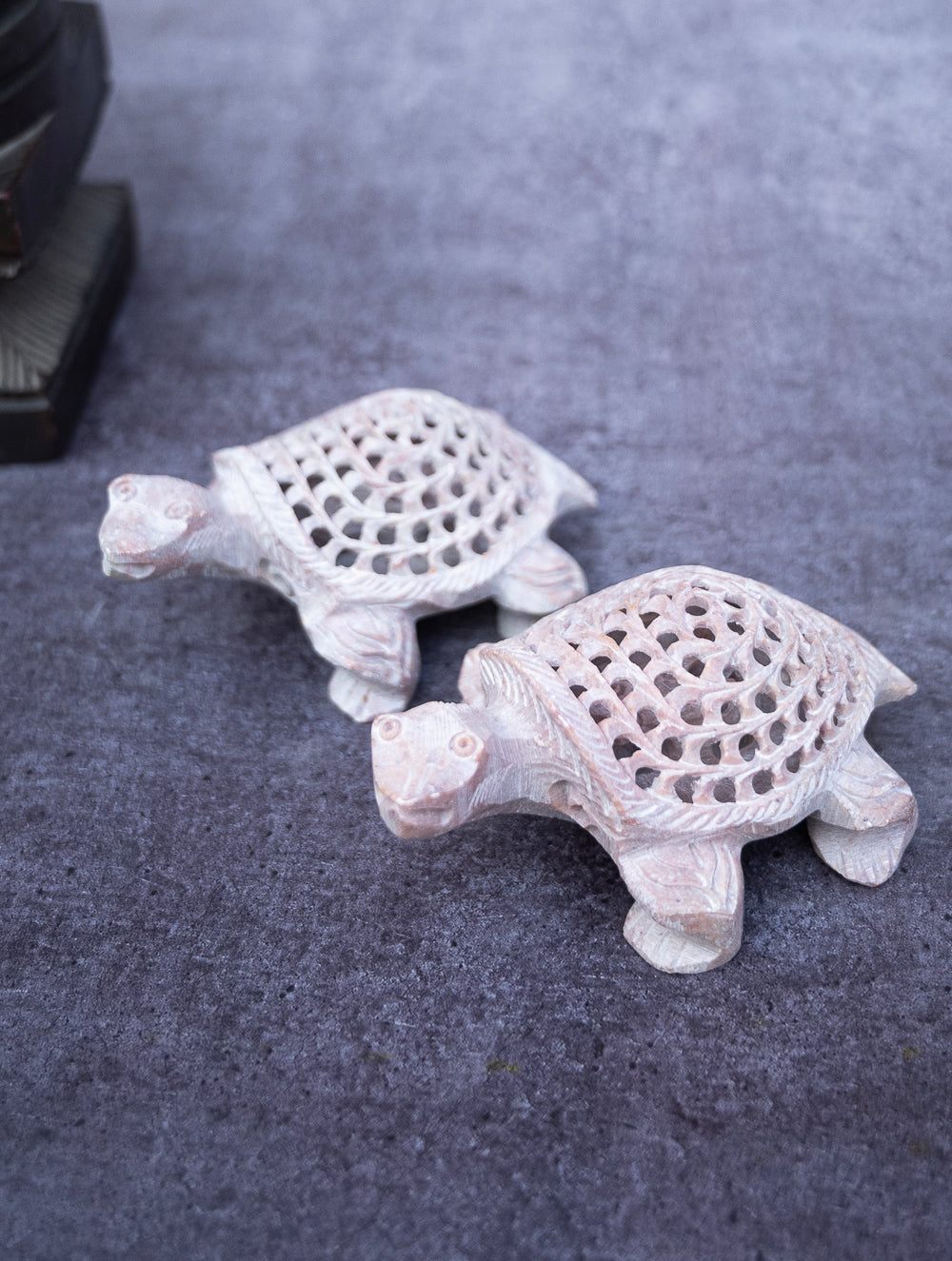 Load image into Gallery viewer, Soapstone Filigree Turtle Duo Curio