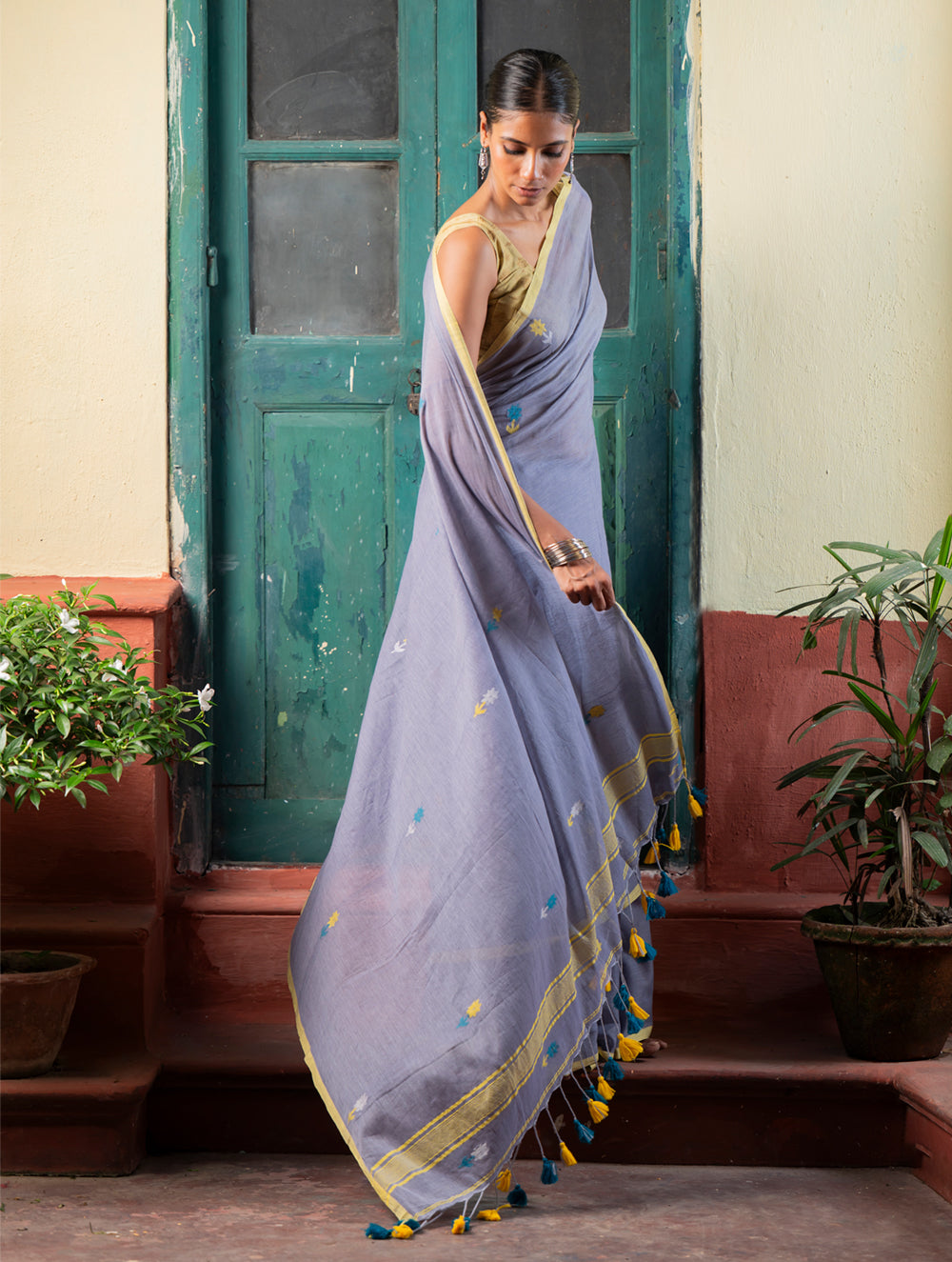 Load image into Gallery viewer, Soft &amp; Light. Handwoven Bengal Cotton Saree - Ashleaf