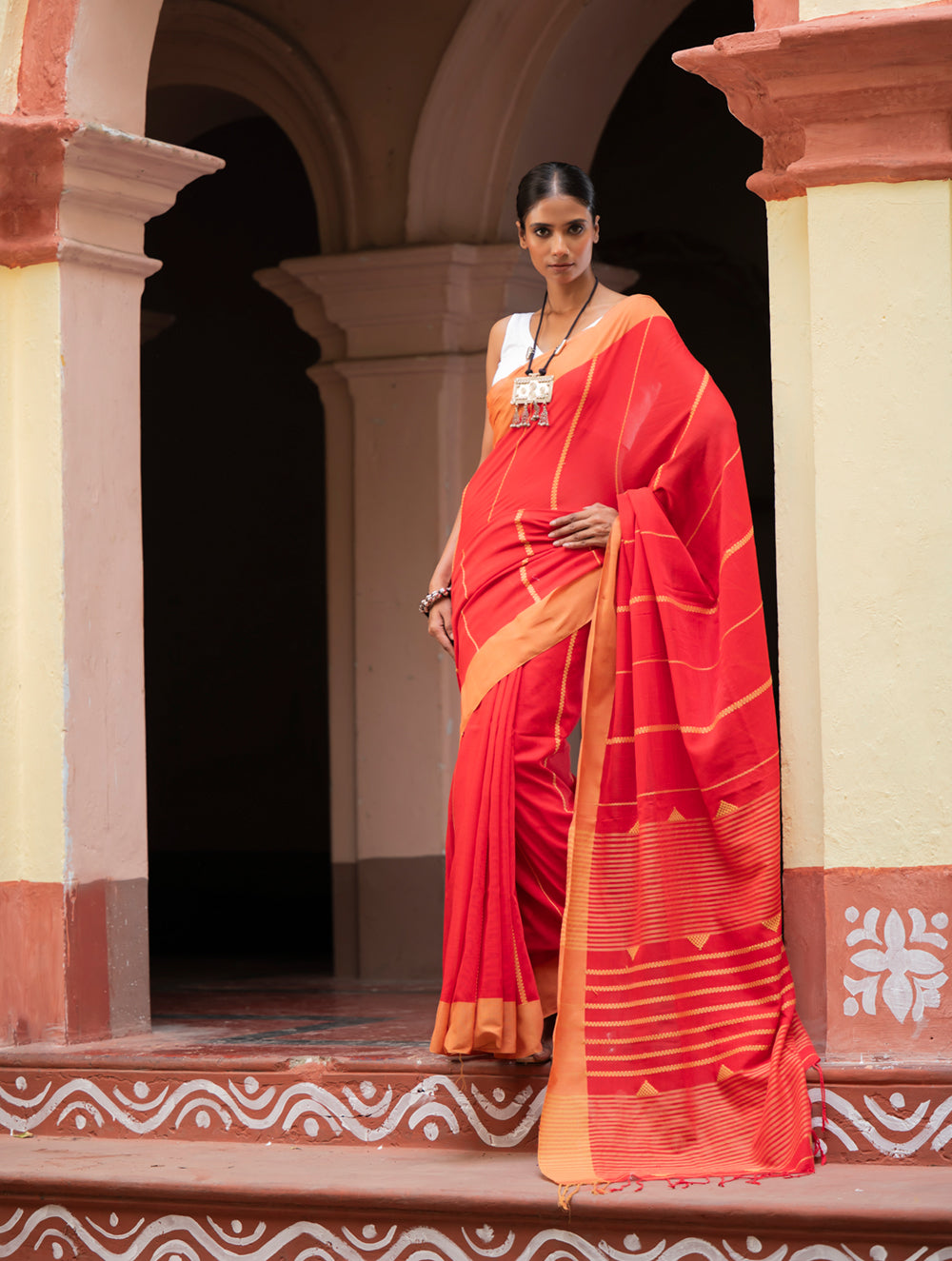 Load image into Gallery viewer, Soft &amp; Light. Handwoven Bengal Cotton Saree - Binyas